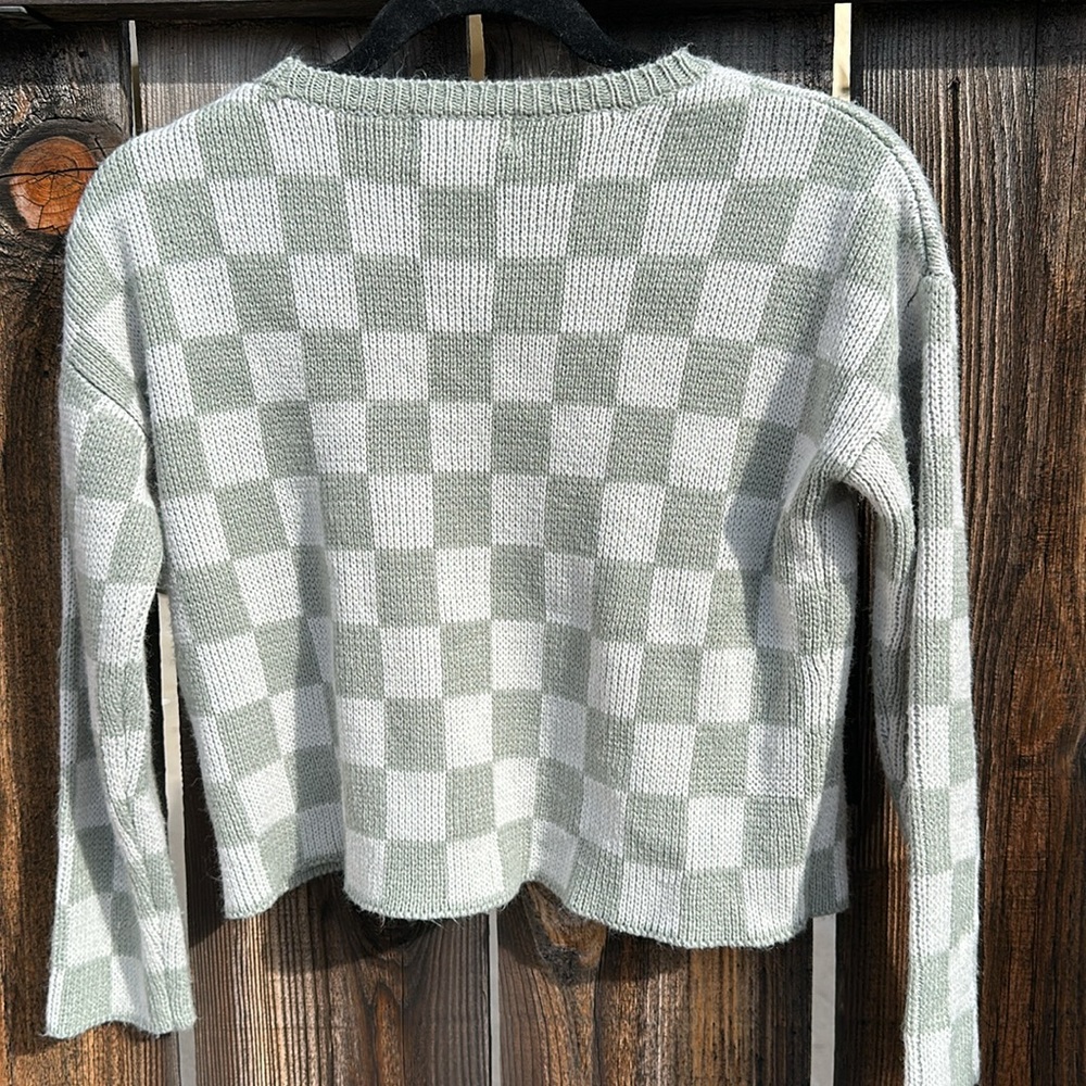 Cute Sweater - Moss green and off-white checkerboard. Shorter style - Picture 4 of 5